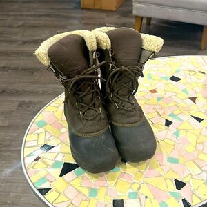 SOREL Women’s Cumberland Olive GreenThinsulate Winter Boots 8.5